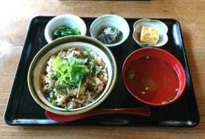 定食屋&ゲストハウス うしお