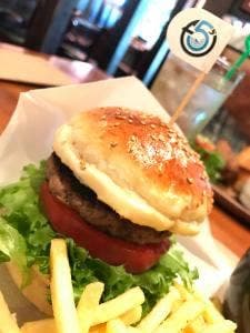 five feet cafe's