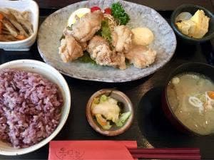 和っ葉 玄米おにぎりとおばんざいの店