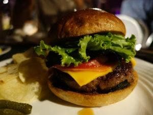 プールサイドレストラン アウトリガー