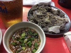 とん助