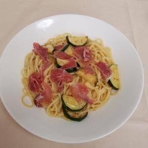 トラットリアグストーソ