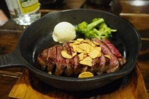 鉄板焼専門ついてる