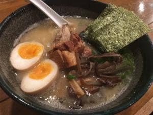 久留米らーめん 鐡釜 横須賀中央店