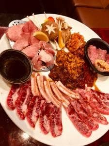 炭火焼肉しん