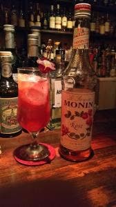 太陽と月のBar Tovarisch