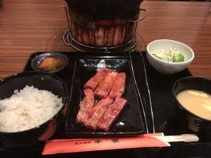 炭火焼肉 牛宴