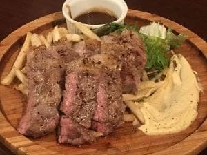 ミート酒場 ぼいす