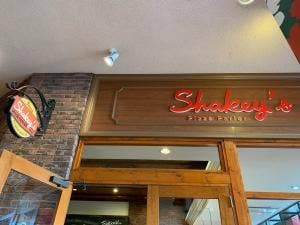 シェーキーズ プラザハウス店