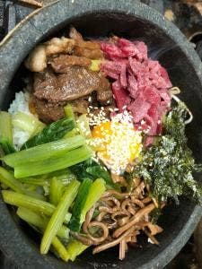 溶岩焼肉&韓国料理 トルハルバン