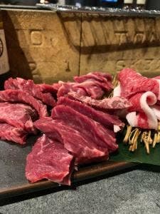 焼肉処 肉八クロベ