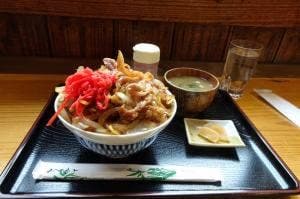 焼肉 まるきん 岩村店