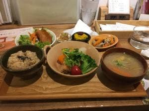 玄米カフェ 実身美 心斎橋店