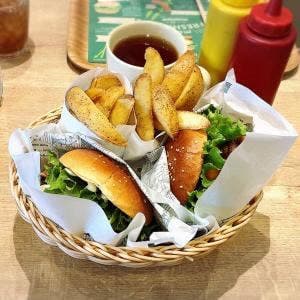 フレッシュネスバーガー ビエラ山科店