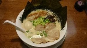 東京とんこつ とんとら 狭山入曽店