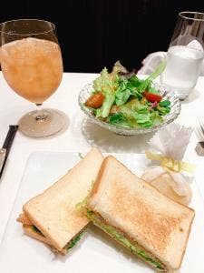 カフェ プルニエ パリ