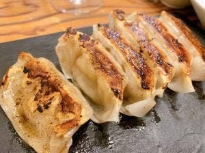 スタンドシャン食 Osaka 北新地 Champagne & GYOZA BAR