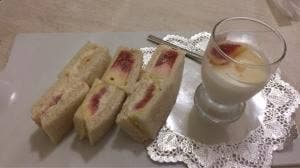 ティールーム 薔薇窓