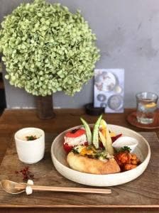 うつわとごはん yorimiti