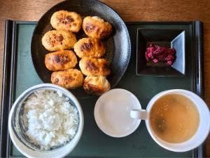 ホワイト餃子 はながさ