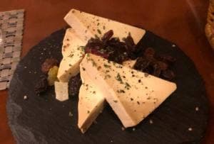 肉&チーズ&ワイン 神保町ビストロ Fleurie