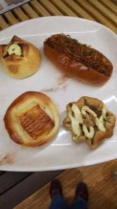 Glutton bears bakery 立場