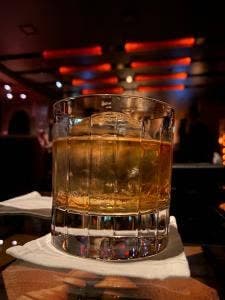 バー & ジャズラウンジ マデュロ