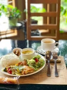 カフェ&オーベルジュ里休