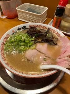 本場博多豚骨ラーメン 六助