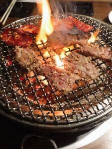 炭の灯りワ・ガヤ川沿店