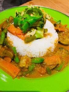 EBONY & IVORY PANTRY KICHEN