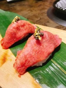 神戸牛焼肉&生タン料理 舌賛