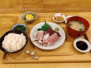 食堂めぐる