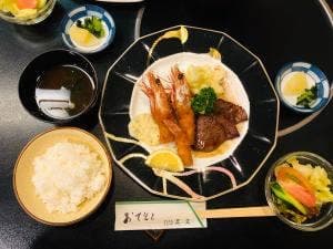 足立