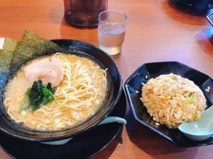 横浜家系ラーメン 鶴乃家 広島緑井店