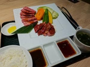 焼肉 竹林 長与店