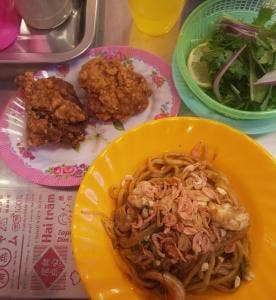 生パッタイと台湾唐揚げ ハイチャム