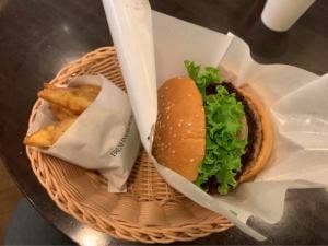 フレッシュネスバーガー 三鷹南口店
