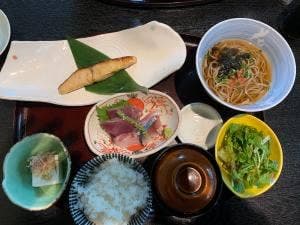 夢食房 魚とや