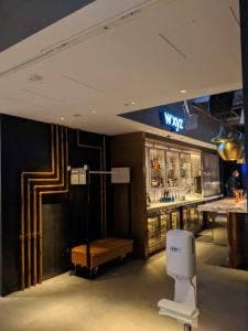 W XYZ Bar