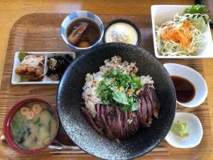 ステーキ丼専門店 黒べぇさん 手城店