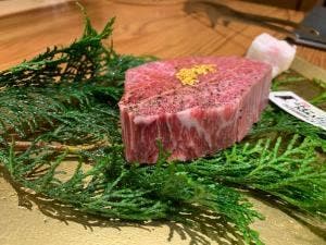 神戸牛焼肉&生タン料理 舌賛