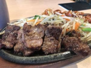 鉄板焼き 博多 天神ホルモン 神戸umieモザイク店