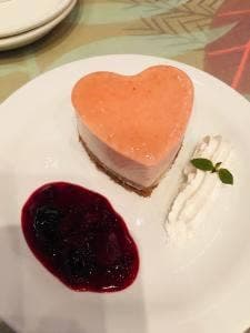 クイーン・オブ・ハートのバンケットホール