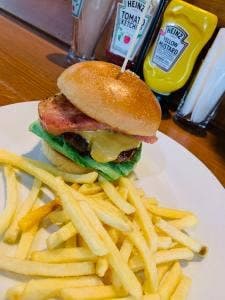 Hello Hamburger / 38 dining