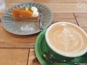 CAFE&SWEETS lumiukko