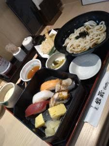 すし屋 銀蔵 港北東急SC店