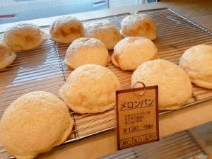 青い扉のパン屋さん OVEN