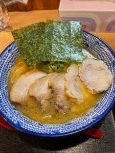 濃厚鶏ラーメン専門店ばりかたya
