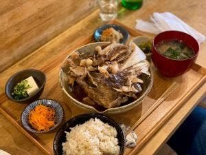 食堂めぐる